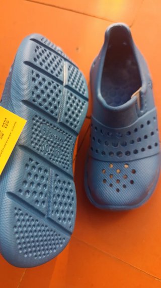 Zuecos Cangrejeras nuevo con etiqueta talla 28y33
