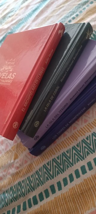 4 libros juveniles