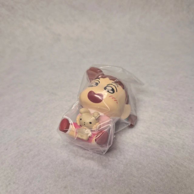 Figurita Shinchan Nene-Chan con conejito