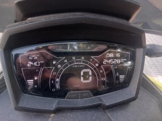 Aprilia SR GT 125 Scooter Negra y Amarilla