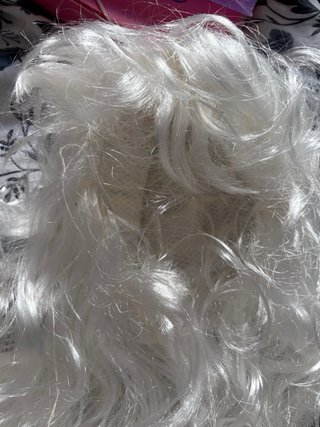 Peluca blanca larga ondulada