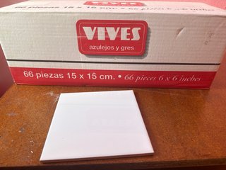 Azulejos VIVES blancos 15x15 cm (66 piezas)