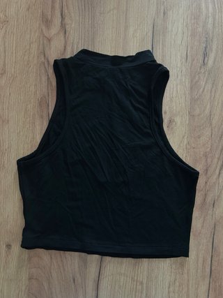 Top negro talla S sin mangas y con escote
