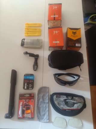 Pack ciclista: Bomba, cámaras, parches y gafas