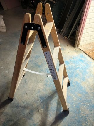 Escalera de madera plegable