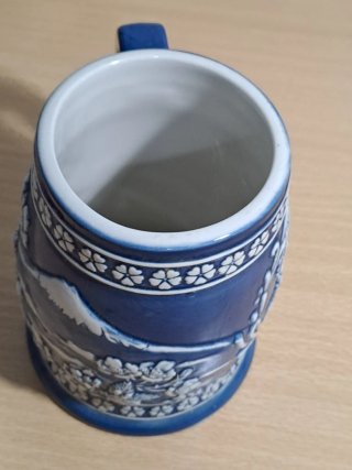 Taza de porcelana vintage decorada