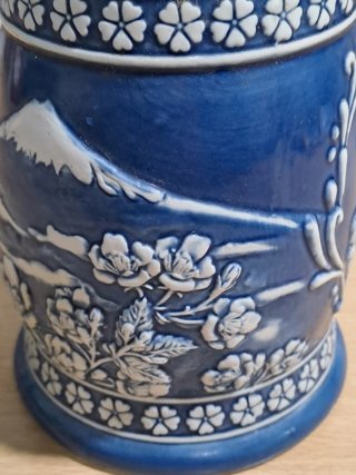 Taza de porcelana vintage decorada