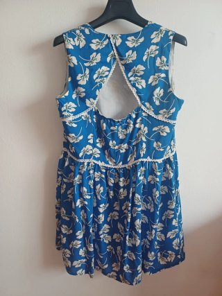 Lote 4 vestidos estampados y negros