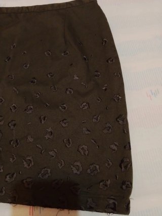Falda verde militar con estampado