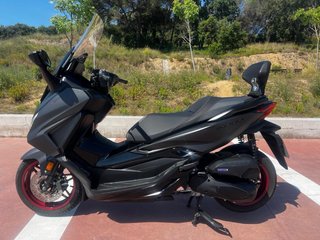 Honda Forza 125/300 Negra/Gris