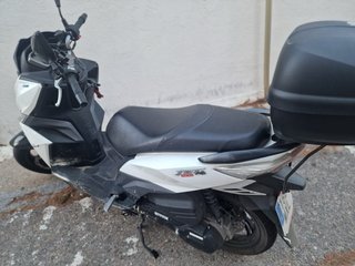Moto semi nueva 125cc Scooter
