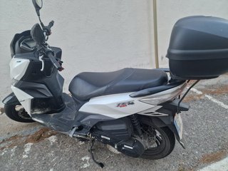 Moto semi nueva 125cc Scooter