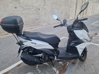 Moto semi nueva 125cc Scooter