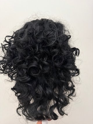 Peluca rizada negra