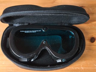 GAFAS O LENTES PARA PROTECION  CONTRA LA LUZ LASER