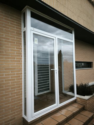 CONTRAPUERTAS ALUMINIO Y PVC