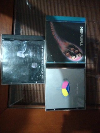 Lote 3 CDs: Deep Purple, Yes, The Sisters of Mercy