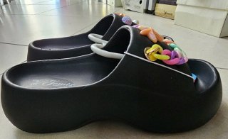 Ciabatte Jomix nere con decorazioni