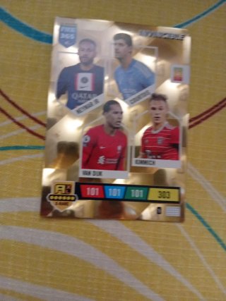 Cromo Invencible Adrenalyn FIFA 365 2022-2023