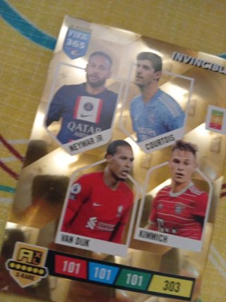 Cromo Invencible Adrenalyn FIFA 365 2022-2023