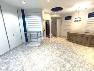 Local comercial en alquiler en Eixample Nord – La Devesa en Girona