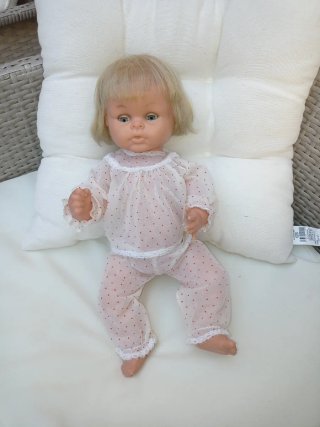 Muñeca antigua Yobanna.