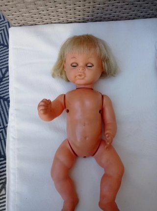 Muñeca antigua Yobanna.