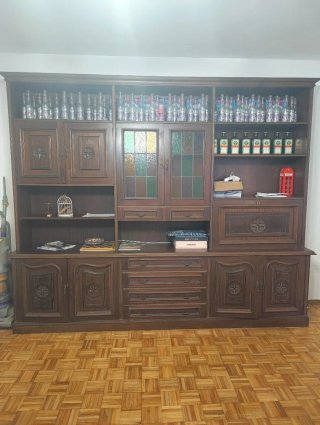 Mueble de salón madera y cristal