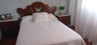 Dormitorio clásico madera buen estado