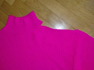 Jersey rosa hombro descubierto