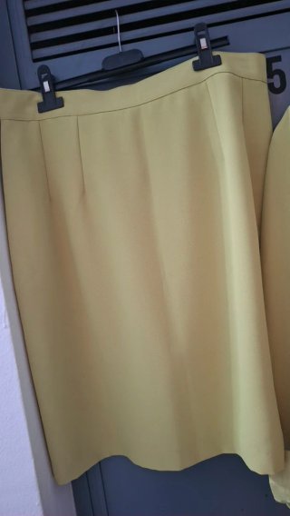 Traje verde pistacho chaqueta y falda