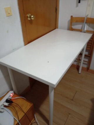 Mesa de estudio blanca