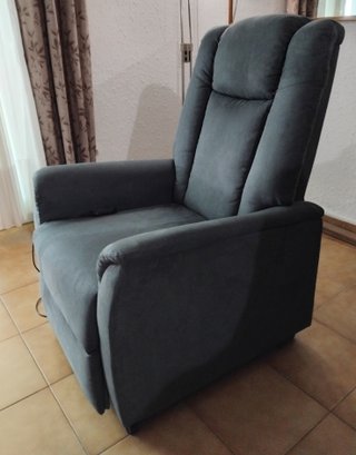 Sillón reclinable levanta-personas gris