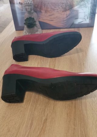 Zapatos de piel rojos