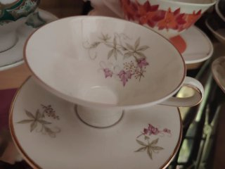 Tazze da caffè antiche con descrizione