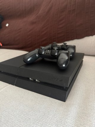 PS4 500 GB Negra + 2 Mandos