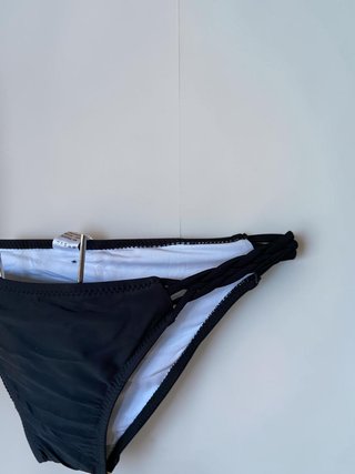 Bikini negro con tiras cruzadas