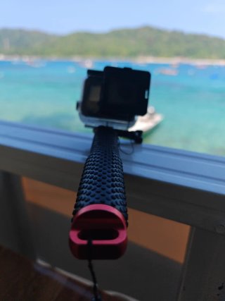 GoPro Hero 7 con accesorios de buceo.