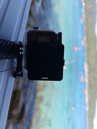 GoPro Hero 7 con accesorios de buceo.