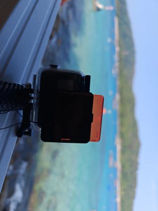 GoPro Hero 7 con accesorios de buceo.