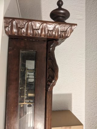 Reloj de Pared Antiguo - Casino de Niebla