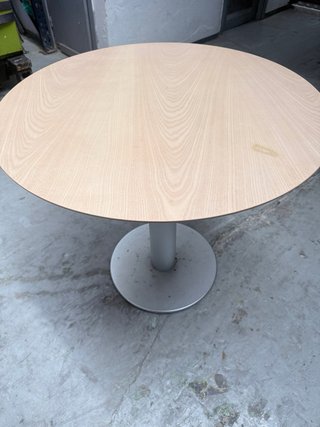 Mesa Stua redonda madera y metal