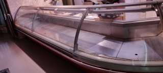 Vitrina de cristal curvo para carnicería
