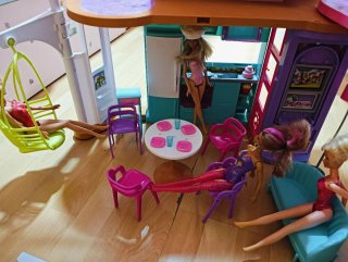 Casa Barbie Malibu con muñecas incluidas
