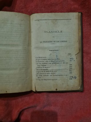 Libro antiguo los miserables de Víctor Hugo