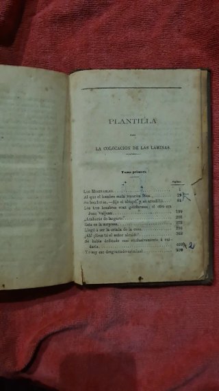 Libro antiguo los miserables de Víctor Hugo