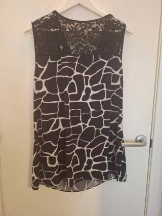 Blusa sin mangas con estampado