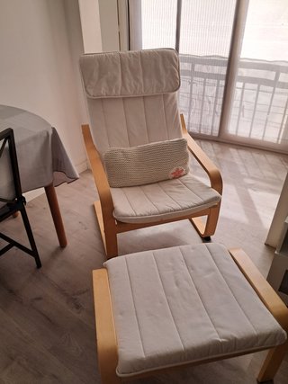 Sillón cómodo con reposapiés beige super cómodo