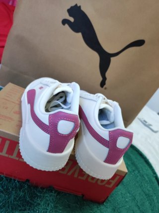Zapatillas Puma Blancas y Rosas