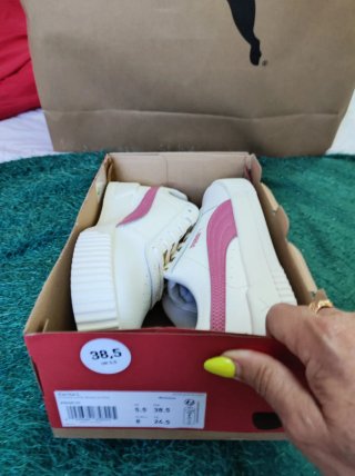 Zapatillas Puma Blancas y Rosas